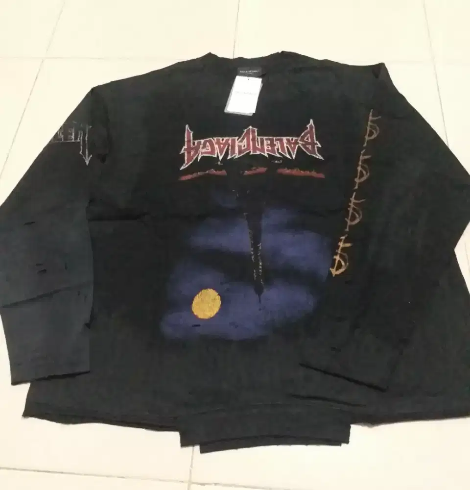 Kaos Balenciaga Bolong Original Size XL (LD 115) Baru Fulltag