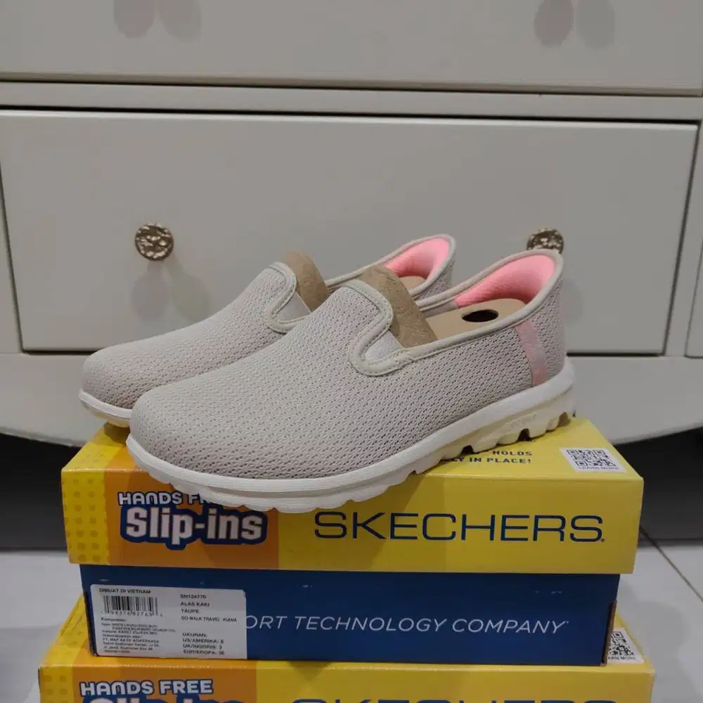 Sepatu SKECHERS - SKE Go Walk Travel - Kiana Original Taupe