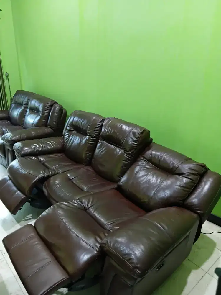 Sofa kulit coklat