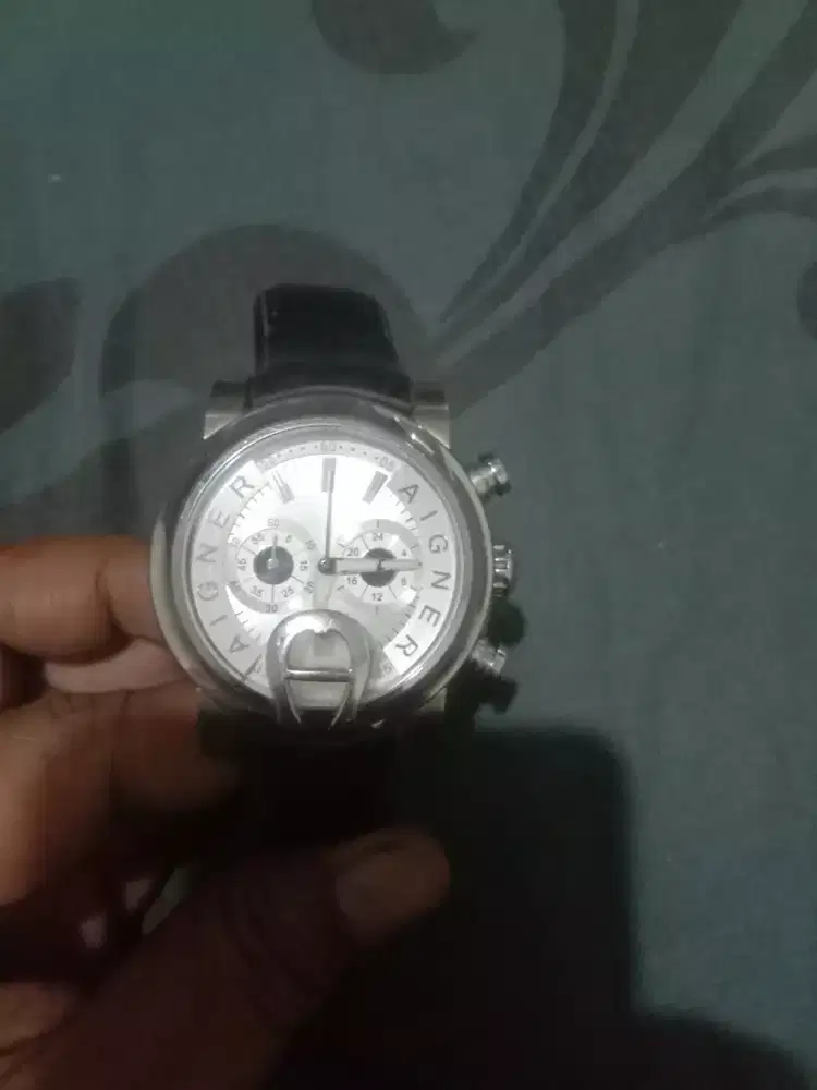 Jam tangan yang terlupakan