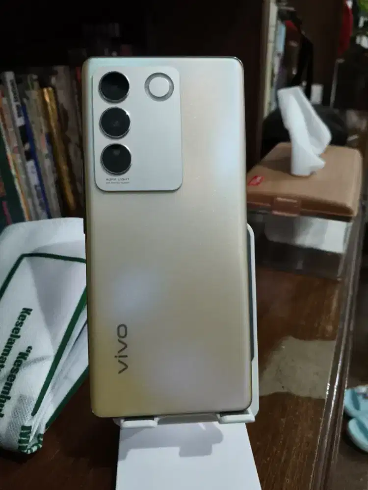 Vivo v27 5g bekas. Mulus. No minus