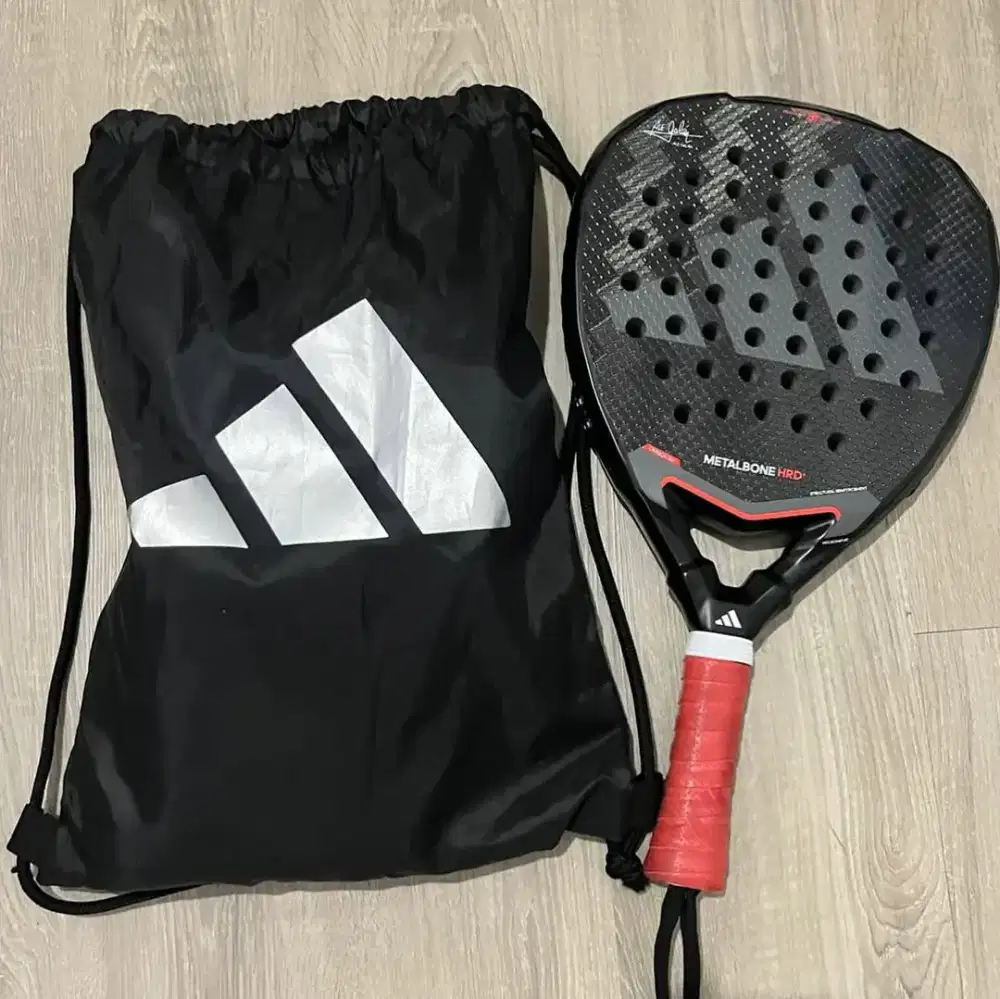 Raket - peralatan olahraga