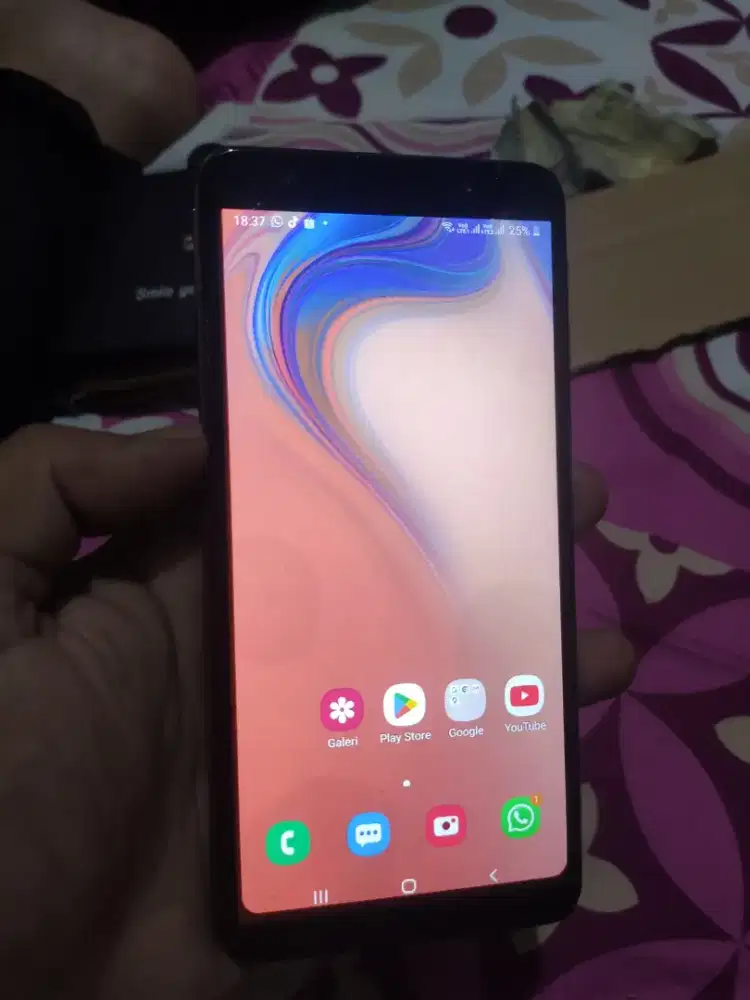 samsung a7 2018 4/64gb minus lcd retak.