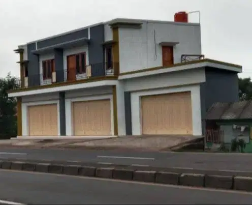 Dikontrakan RUKO Sangat Komersial, Strategis Di Pinggir Jalan Raya