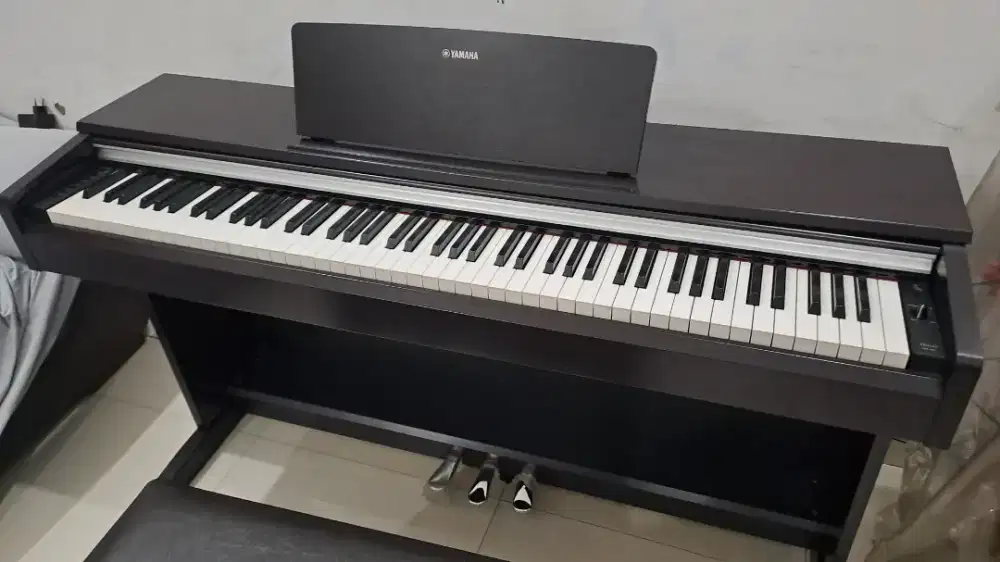 Piano Yamaha Arius YDP 142