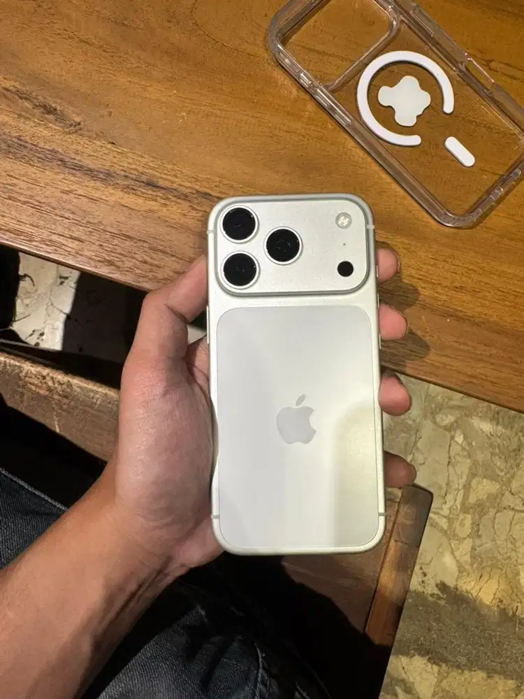 iPhone 17 Pro 256GB Silver - Garansi Inter