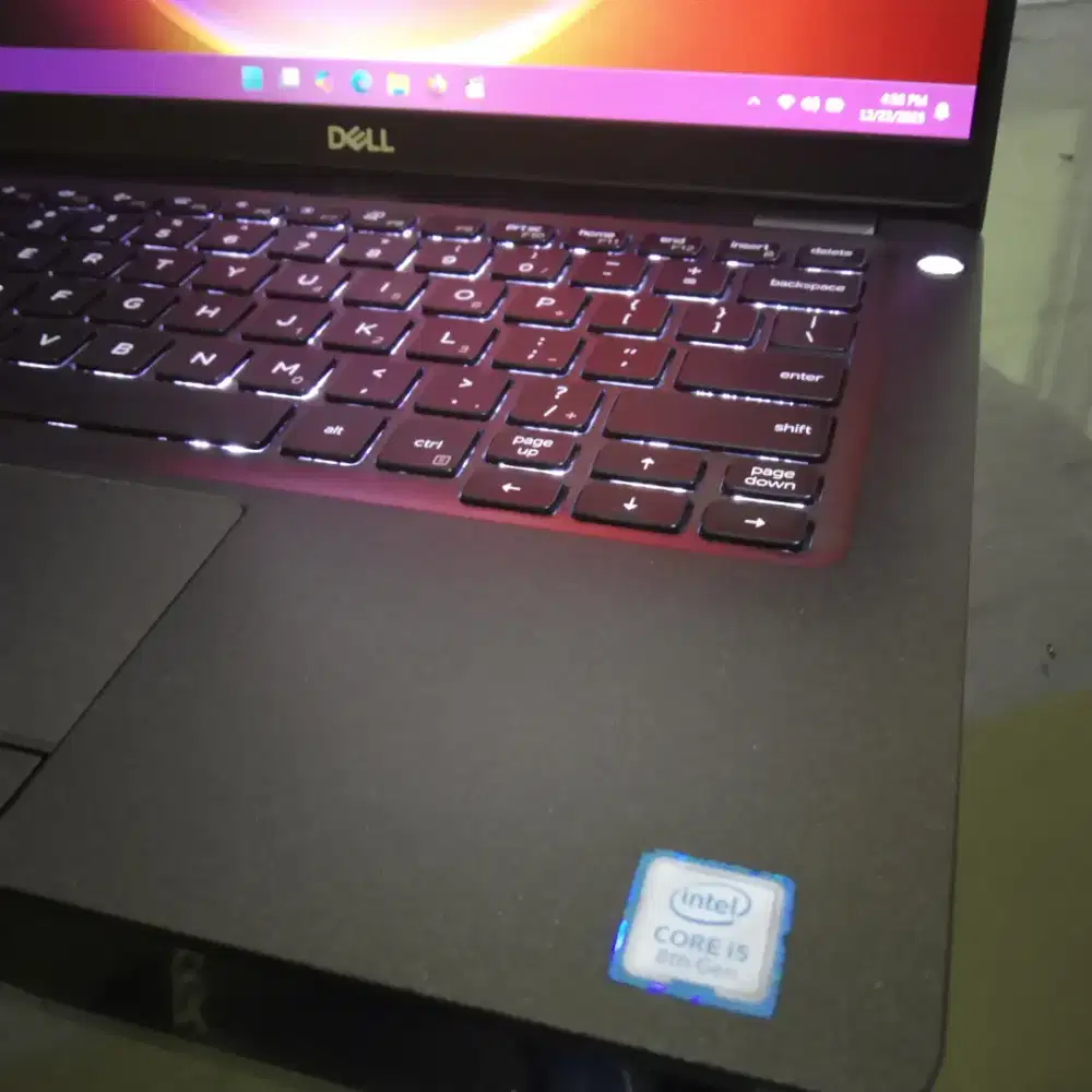 Laptop dell 5300 i5 ram 8gb sdd nvme 256gb layar fhd keyboard nyala