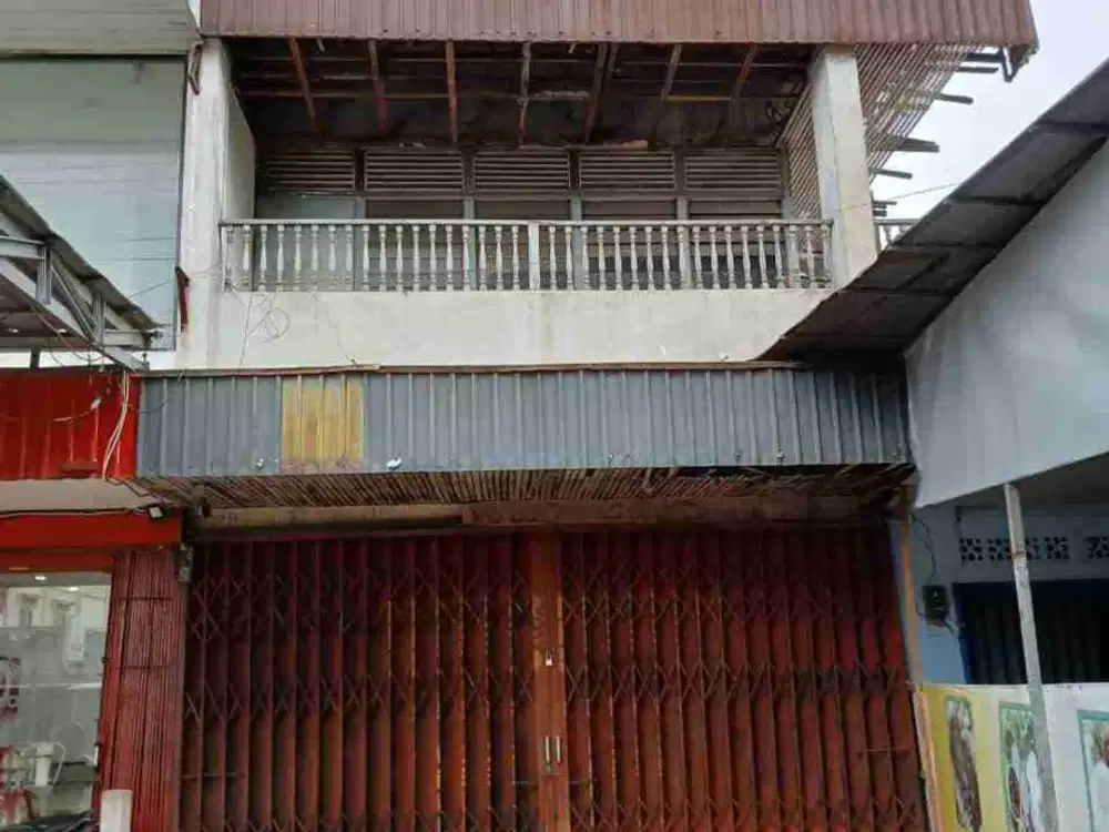 Ruko 3 lantai kawasan ramai kota Pontianak di Siantan, jl. Situt Mahmud