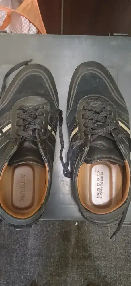 Sepatu bally      pria