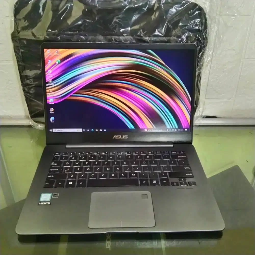 Laptop Asus ZenBook i7 ram 8gb sdd M2 512gb layar fhd keyboard nyala