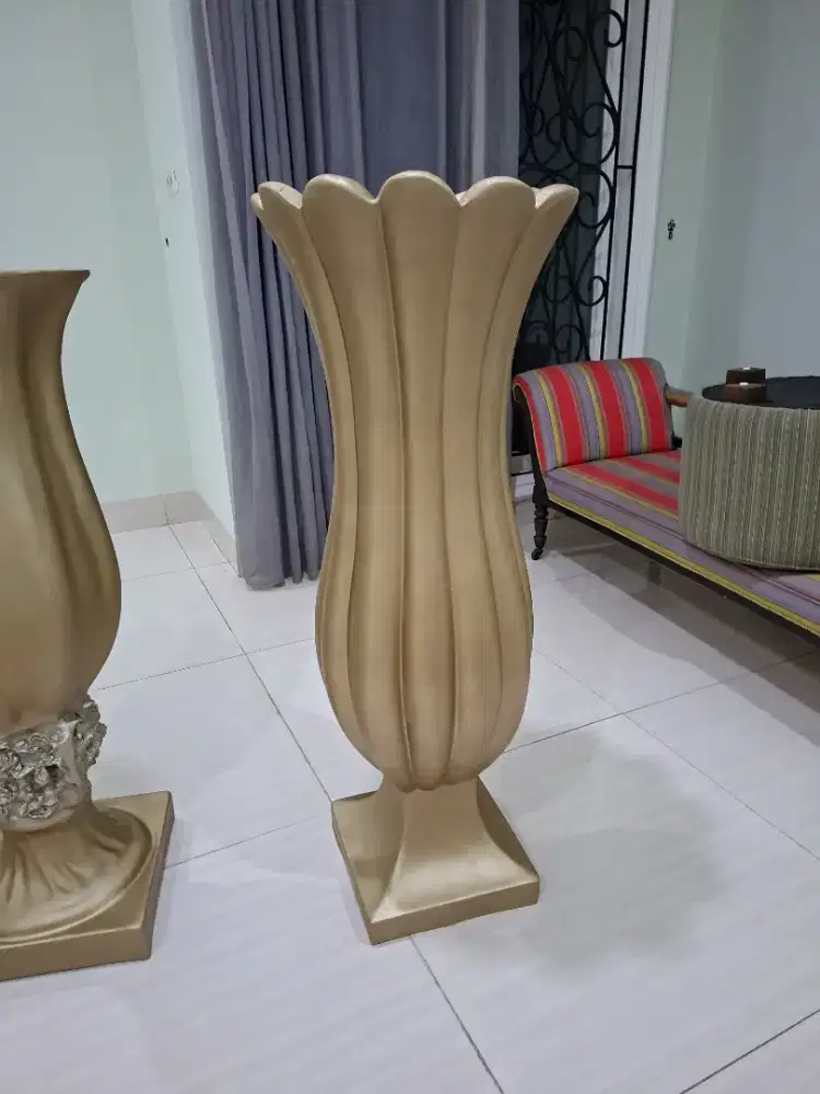 Vas Bunga Dekorasi Fiber