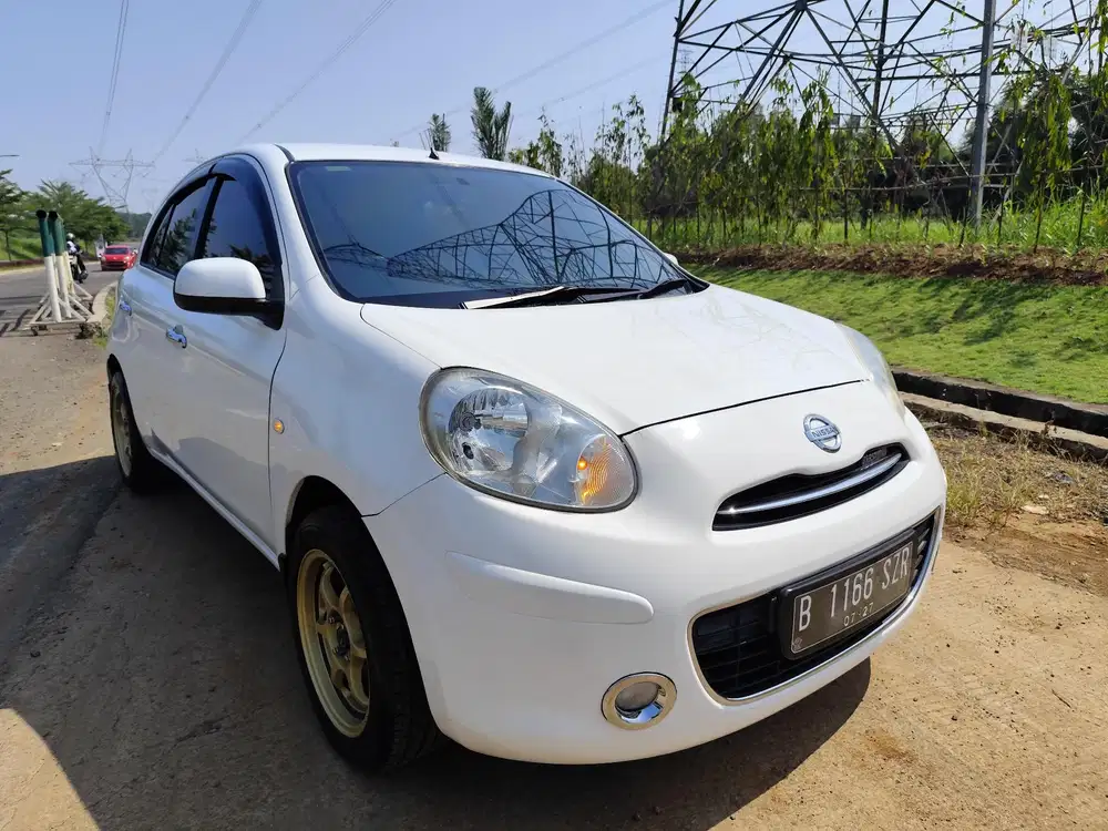 Nissan March 2012 Bensin