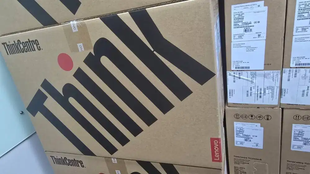 ThinkCentre Tiny-In-One (TIO) 24 Gen 5