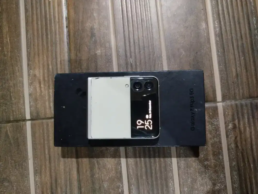 Samusung Zflip 3 8/256 minus