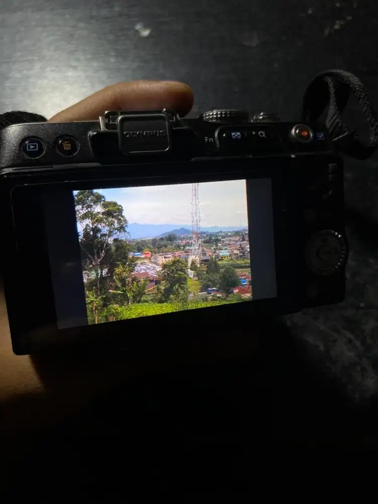 Kamera Mirrorless Olympus Pen EPL3 Lensa Manual Fujian 35mm F1.6