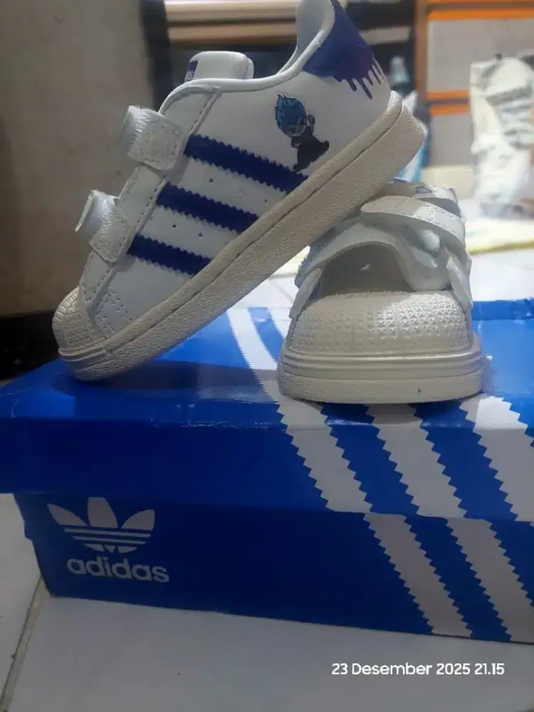 Sepatu anak adidas disney gurita biru