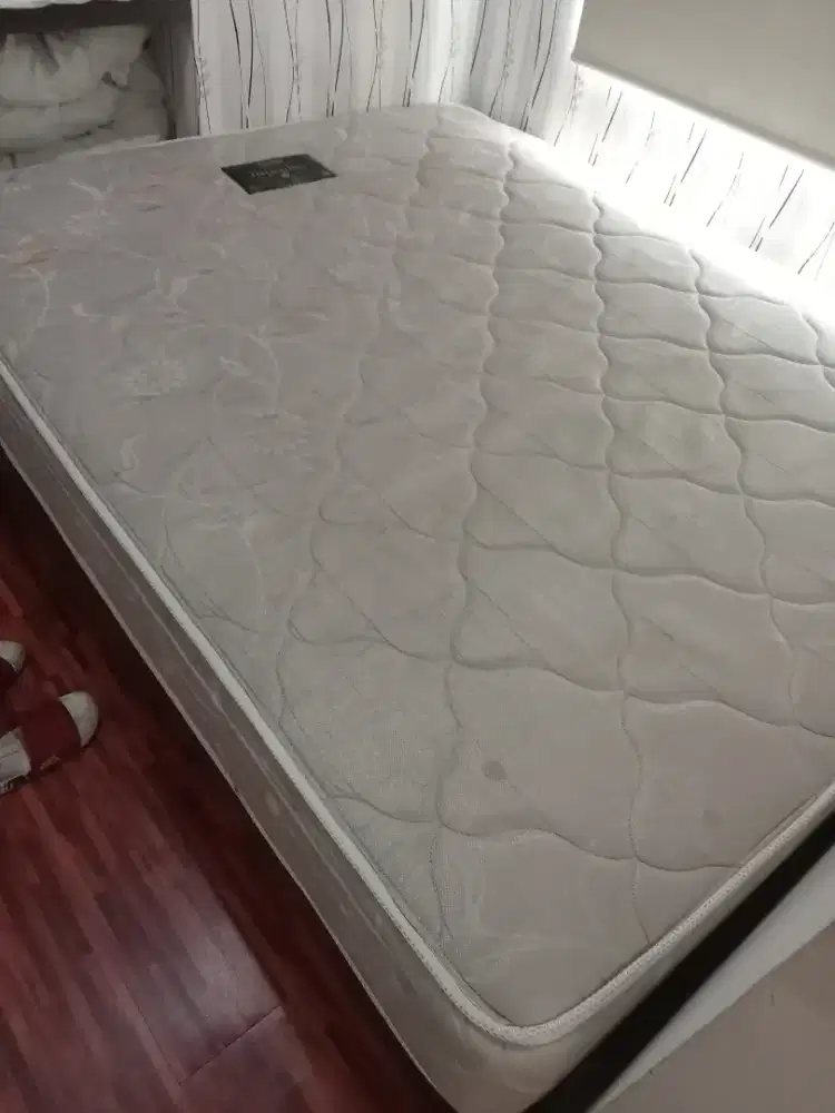 Jual borongan springbed/kasur 2pcs + lemari es polytron 1 pintu, SBY