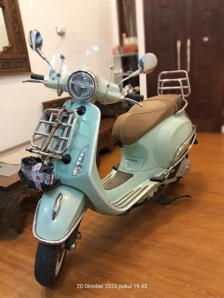 Vespa Primavera 150 PICNIC!