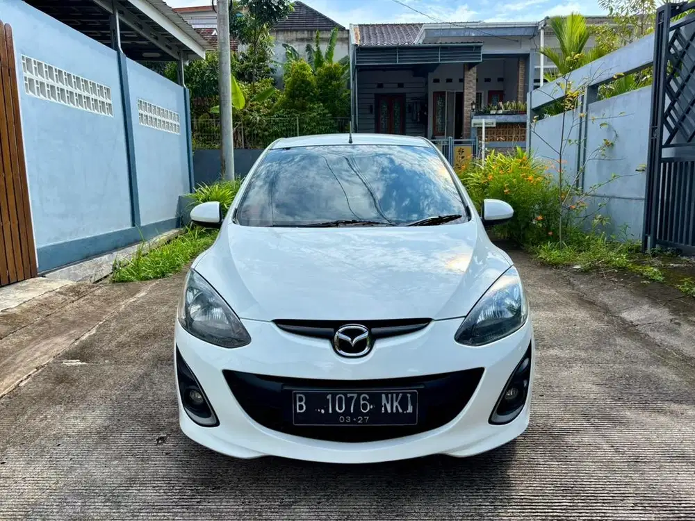 Mazda 2 Type R, Matic A/T, Warna Putih, 2012 KM 134rb, Pajak Hidup