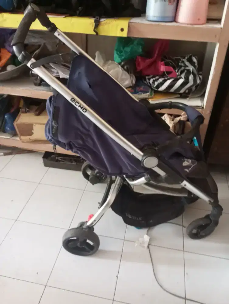 Stroler elle lipat dorong mantap