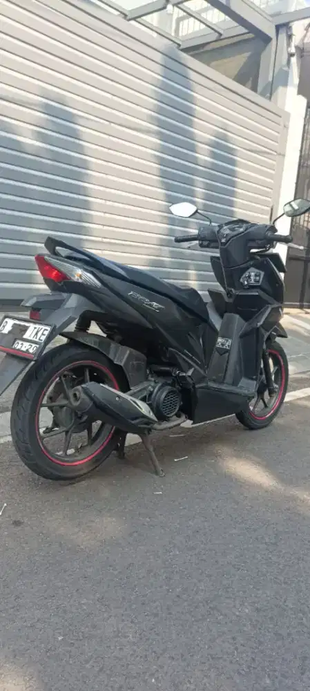 Honda Beat Deluxe Hitam Dop