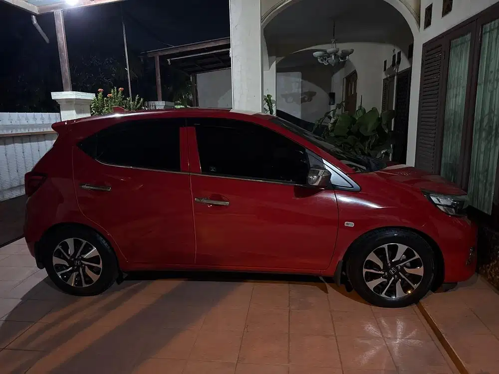 Honda Brio E Satya matic merah Des 2022 mulus terawat
