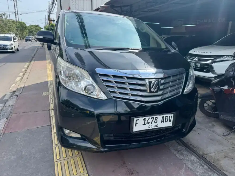Toyota alphard Q 3.5 pilot seat th 2011 AT pajak on Siap pakai