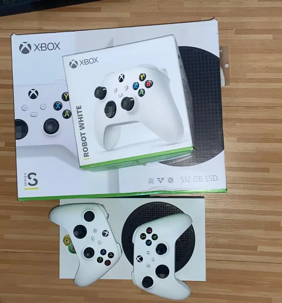 Xbox Series S 512GB + 2 Stick