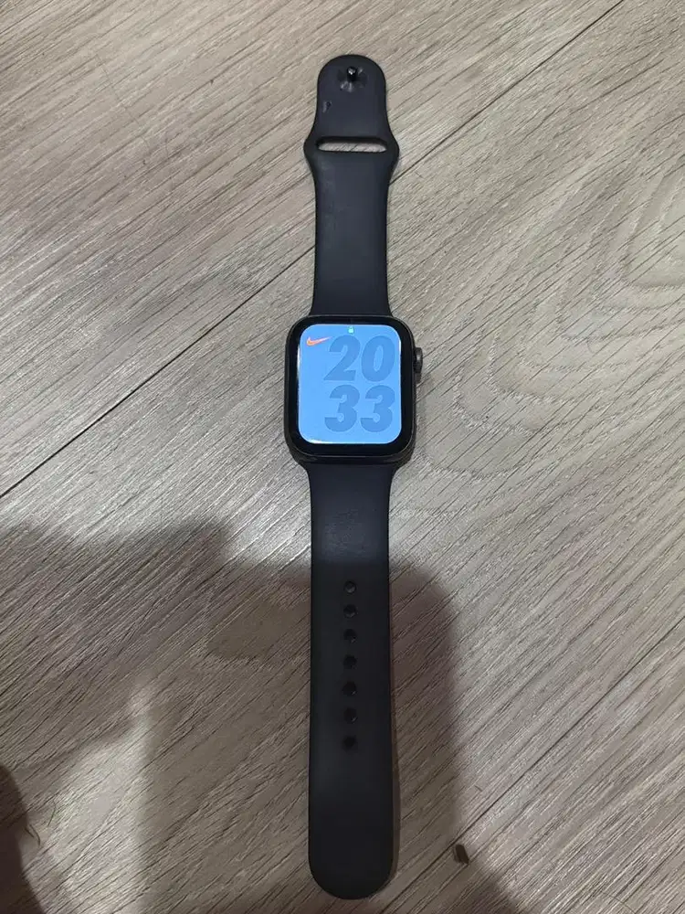 Apple watch series 5 space grey 44 mm