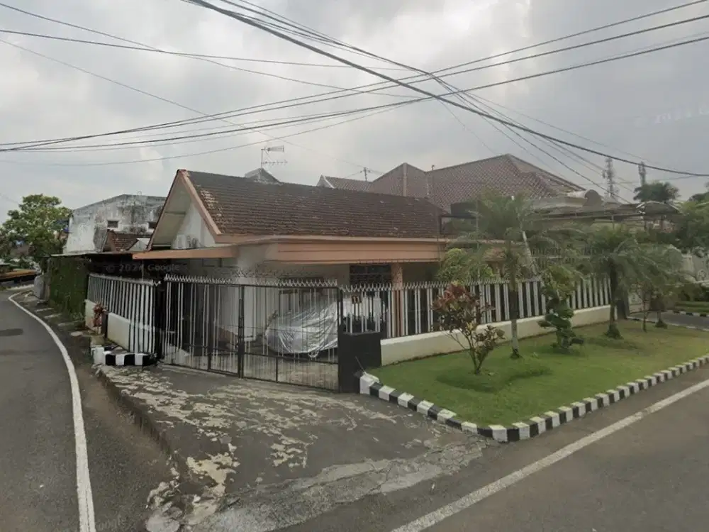 Rumah Klasik Besar Lingkungan Tenang di Buah Buah Klojen Malang