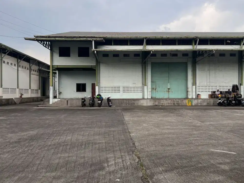 Gudang Mainroad Bypass Soekarno Hatta Luas dan Besar di Bandung