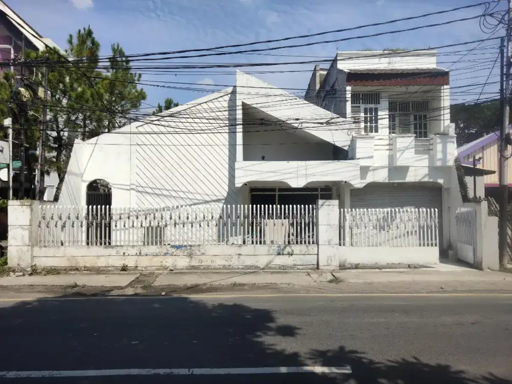 Rumah pinggir jalan Pasar Baru Tangerang Kota