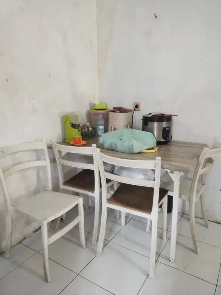 Meja makan kursi 4