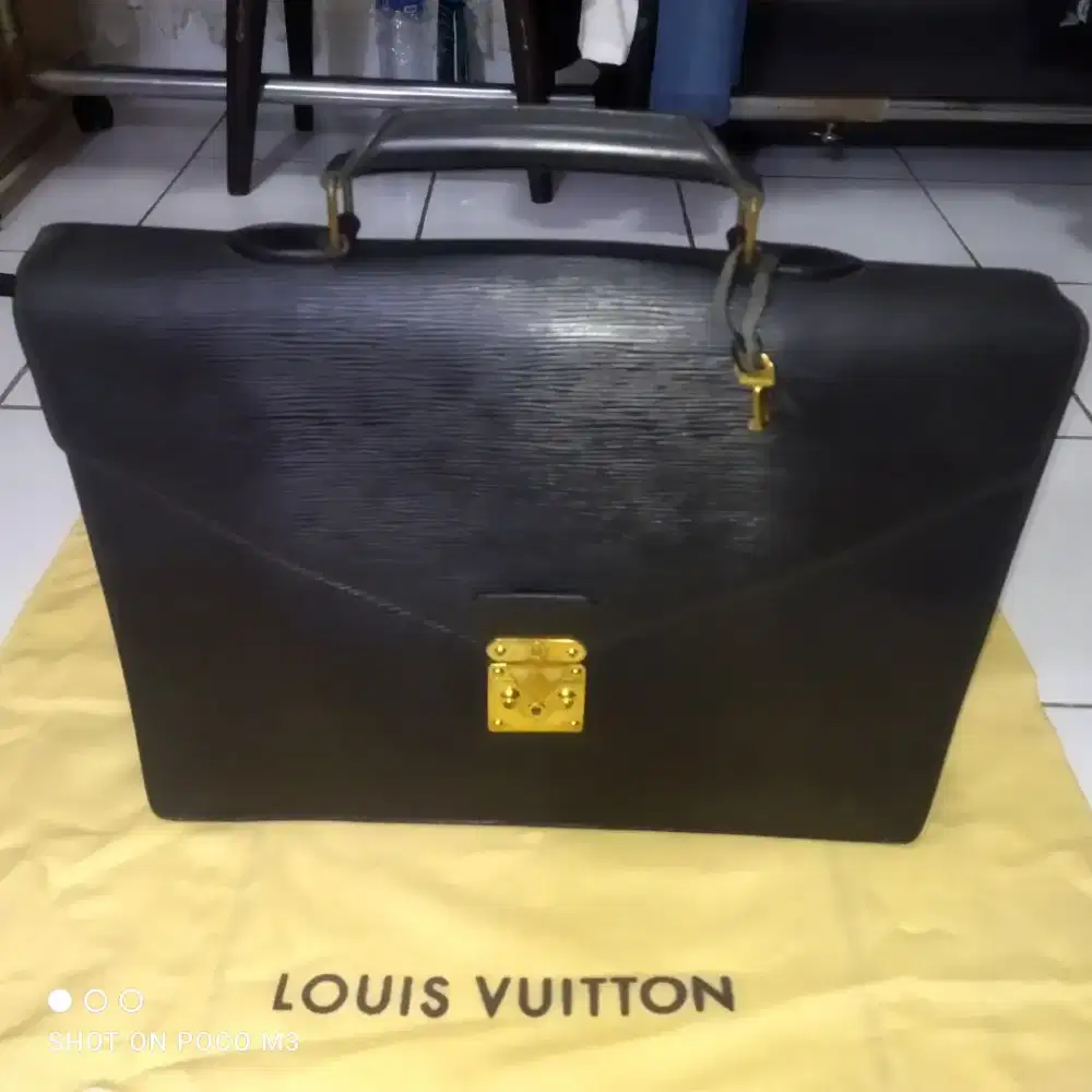 LOUIS VUITTON Serviette Ambassador Epi Business bag leather black