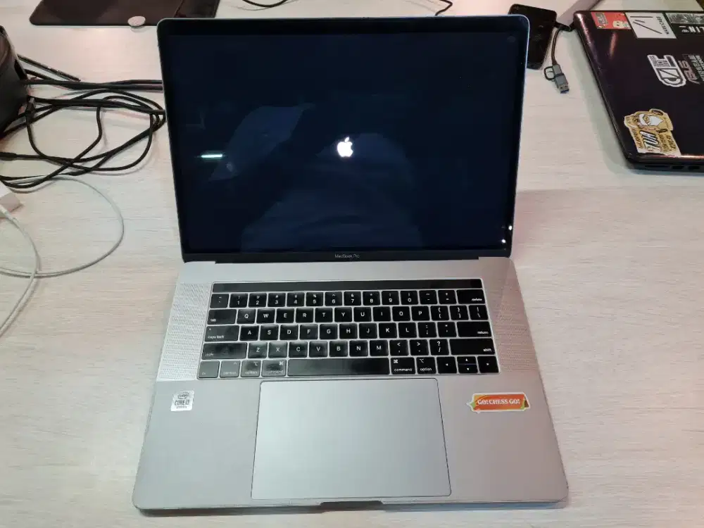 MacBook Pro 15 2019 Core i7 16/256