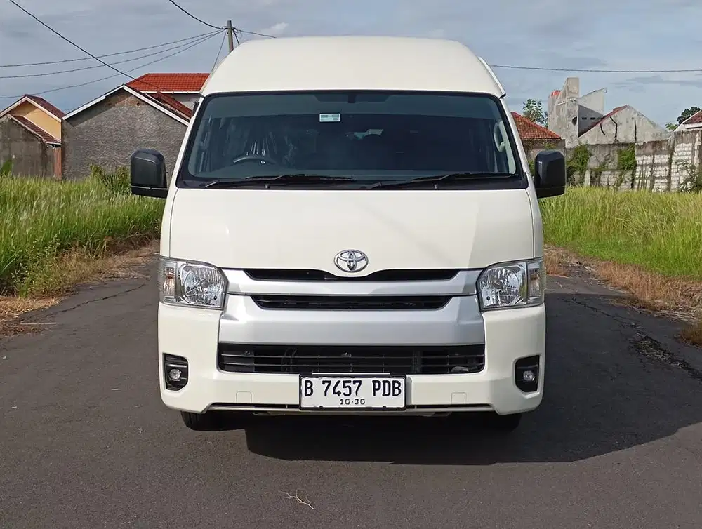 Hiace Commuter Dp Minim