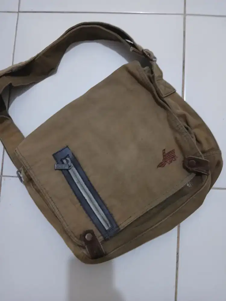 Tas Selempang Kuliah dan Tas Laptop