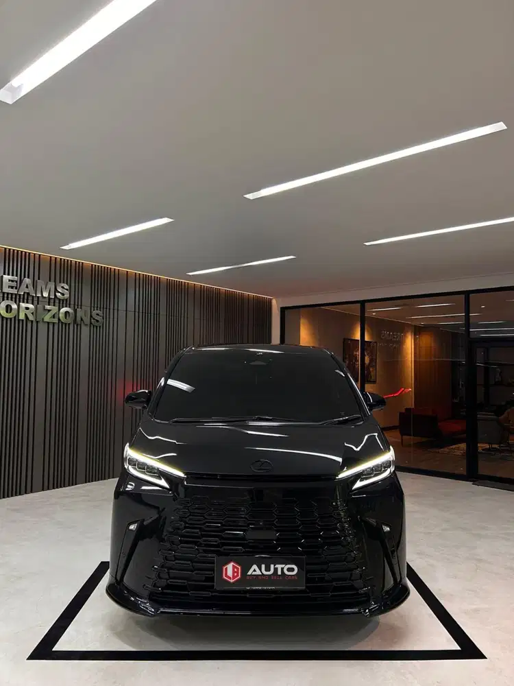 Lexus LM350 Hybrid LM350H VIP 2024 Hitam 4-Seater Km33rb B2602VGY