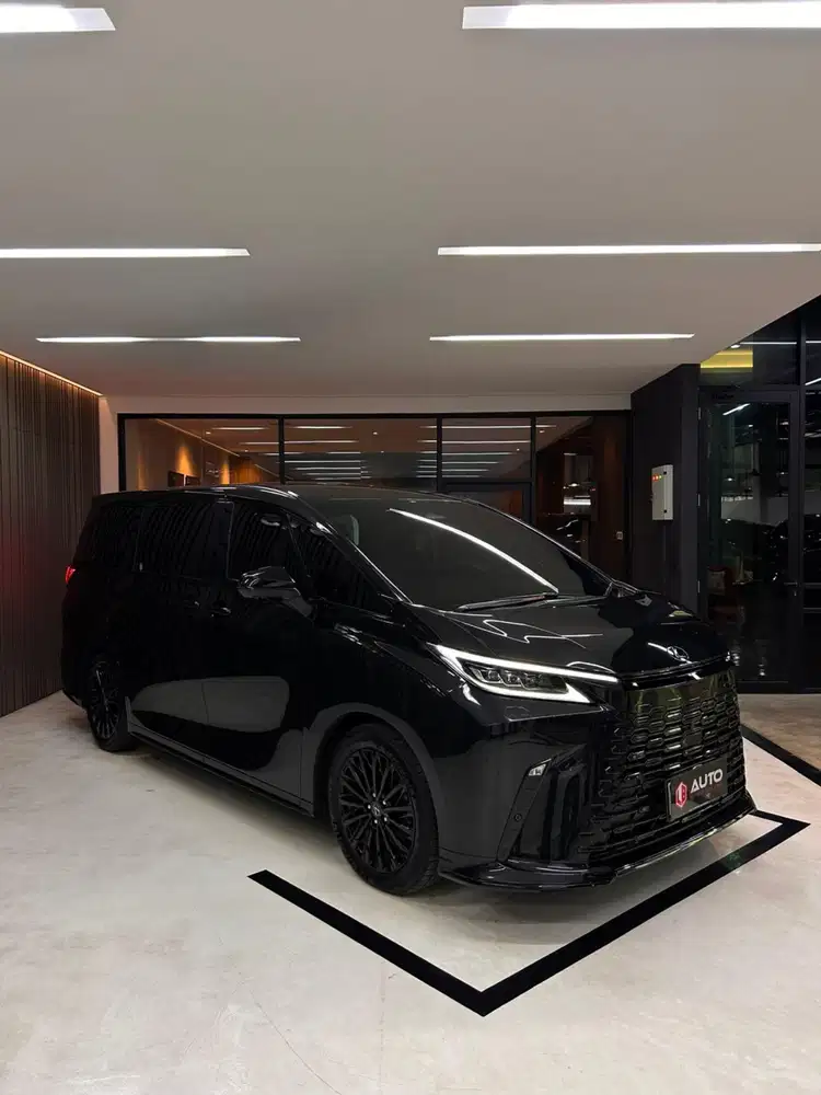 Lexus LM350 Hybrid LM350H VIP 2024 Hitam 4-Seater Km33rb B2602VGY
