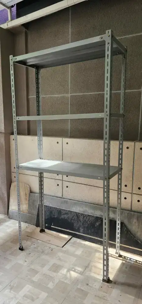 For sale rak susun besi 4 tingkat ambalan ada 2 set,second layak pakai