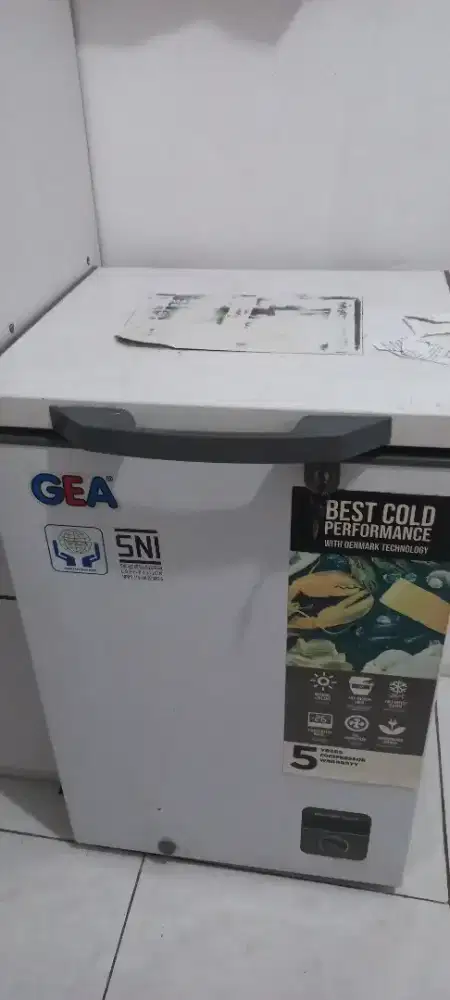 Kulkas frezer merk GEA