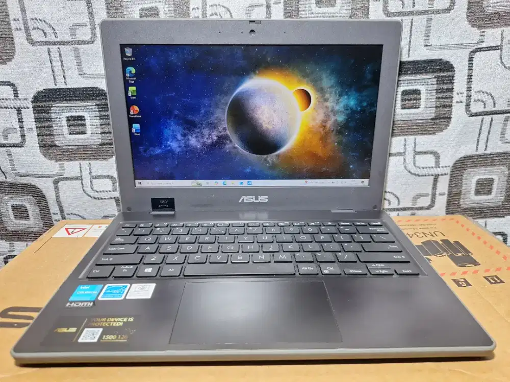 Notebook Asus 12 inc ram 4gb SSD mulus batre awet josss