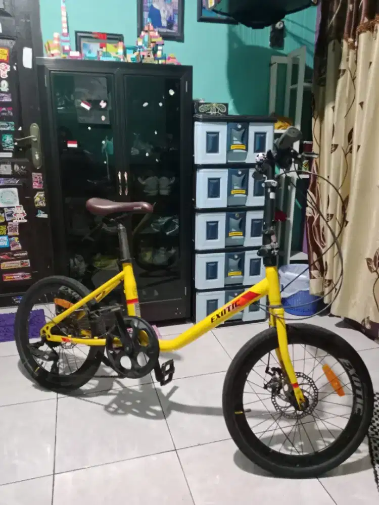 Sepeda minion warna kuning