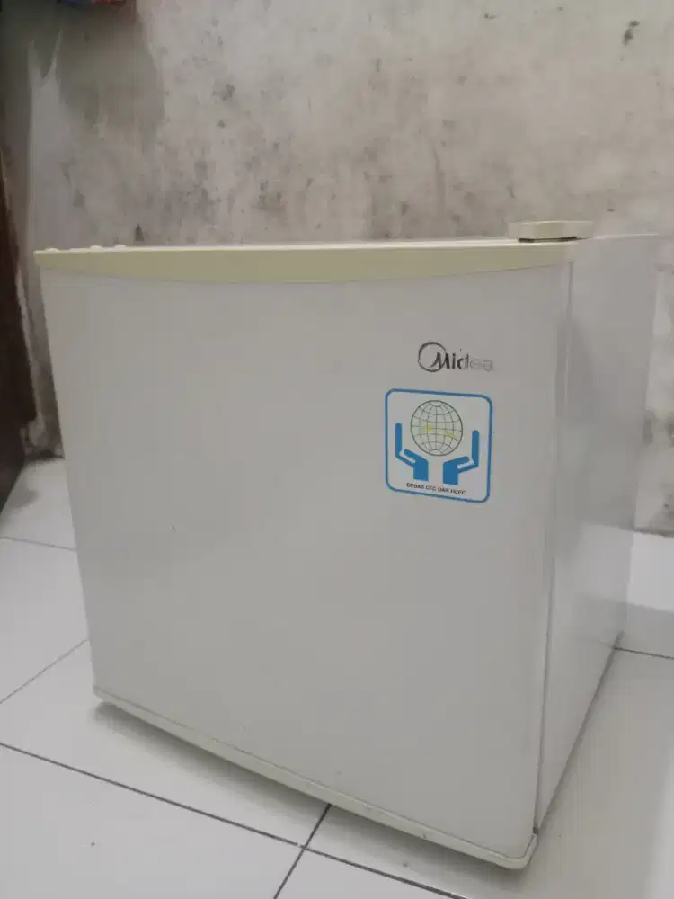 KULKAS MINIBAR MIDEA MULUS BEKU DINGIN