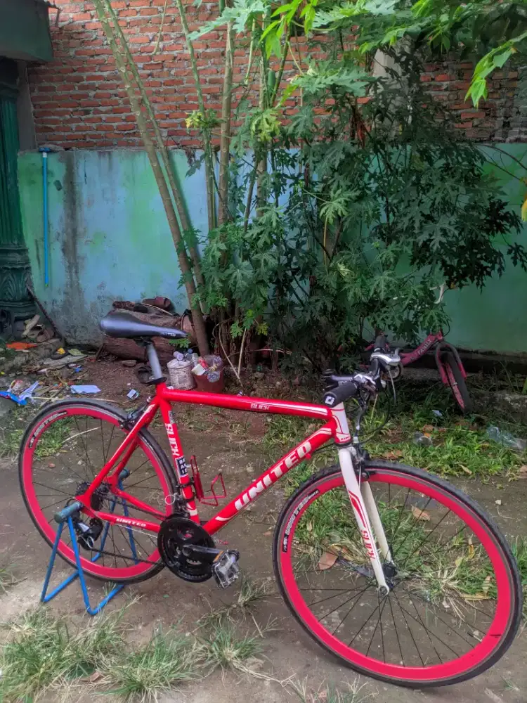 United Slick 71 Alloy Hybrid