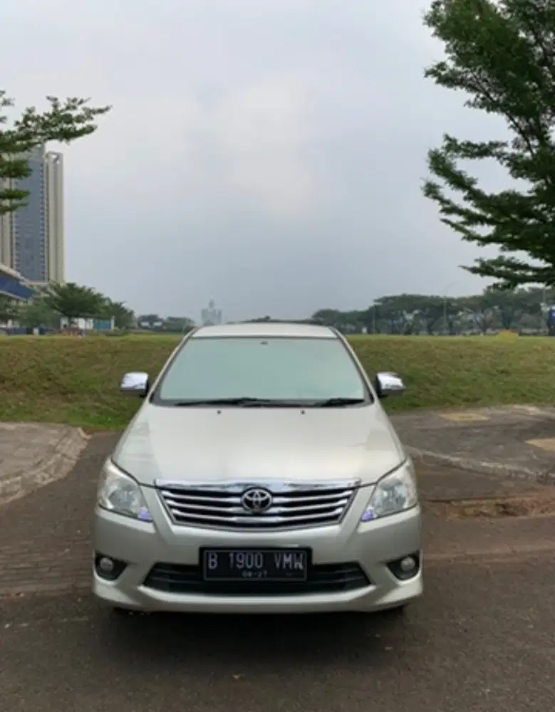 Toyota Kijang Innova 2012 Bensin