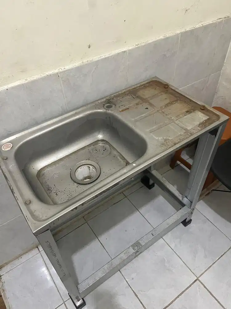 Wastafel Portabel Bekas