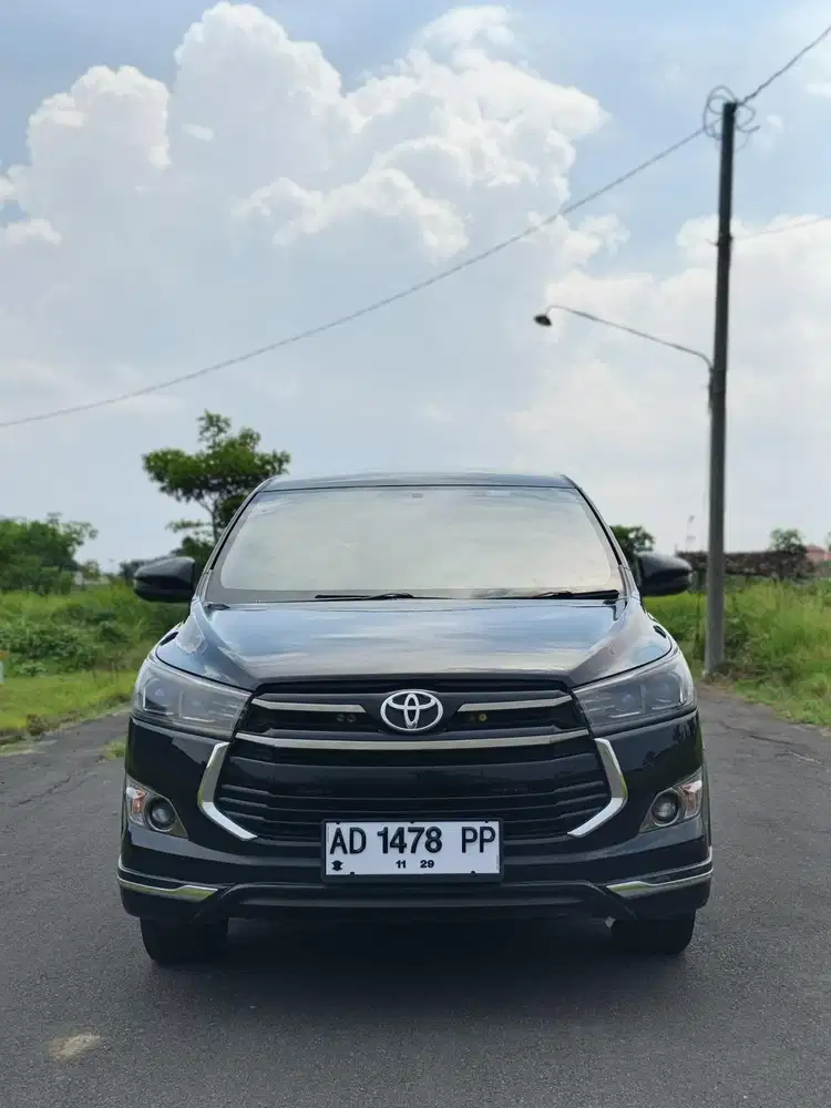 Innova Venturer Diesel Matic Murah