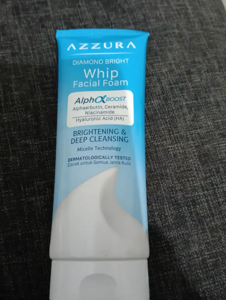 Azura whip facial foam