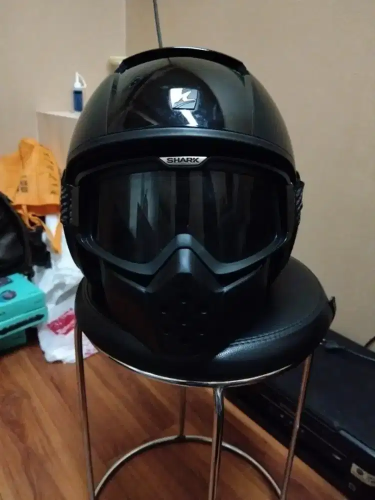 Helm shark drak blank matte